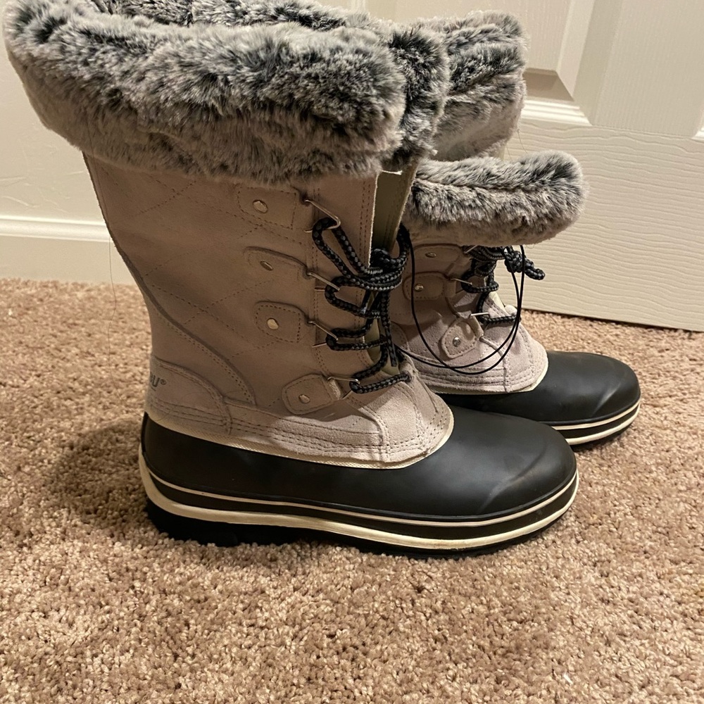 NWOB Khombu Snow Boots